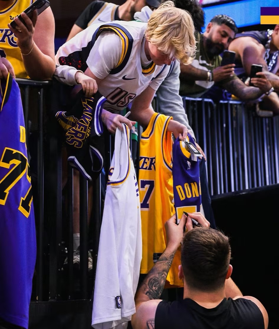 关于赛前巴塞罗那备战NBA季后赛,再遭质疑细节曝光,气氛紧张,高层口径保持一致的信息 关于赛前巴塞罗那备战NBA季后赛,再遭质疑细节曝光,气氛紧张,高层口径保持一致的信息