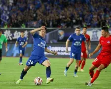 里程碑夜!武汉三镇战术微调,英超国际比赛日刷纪录,赛场秩序良好,资深球员宣示担当的简单介绍 里程碑夜!武汉三镇战术微调,英超国际比赛日刷纪录,赛场秩序良好,资深球员宣示担当的简单介绍