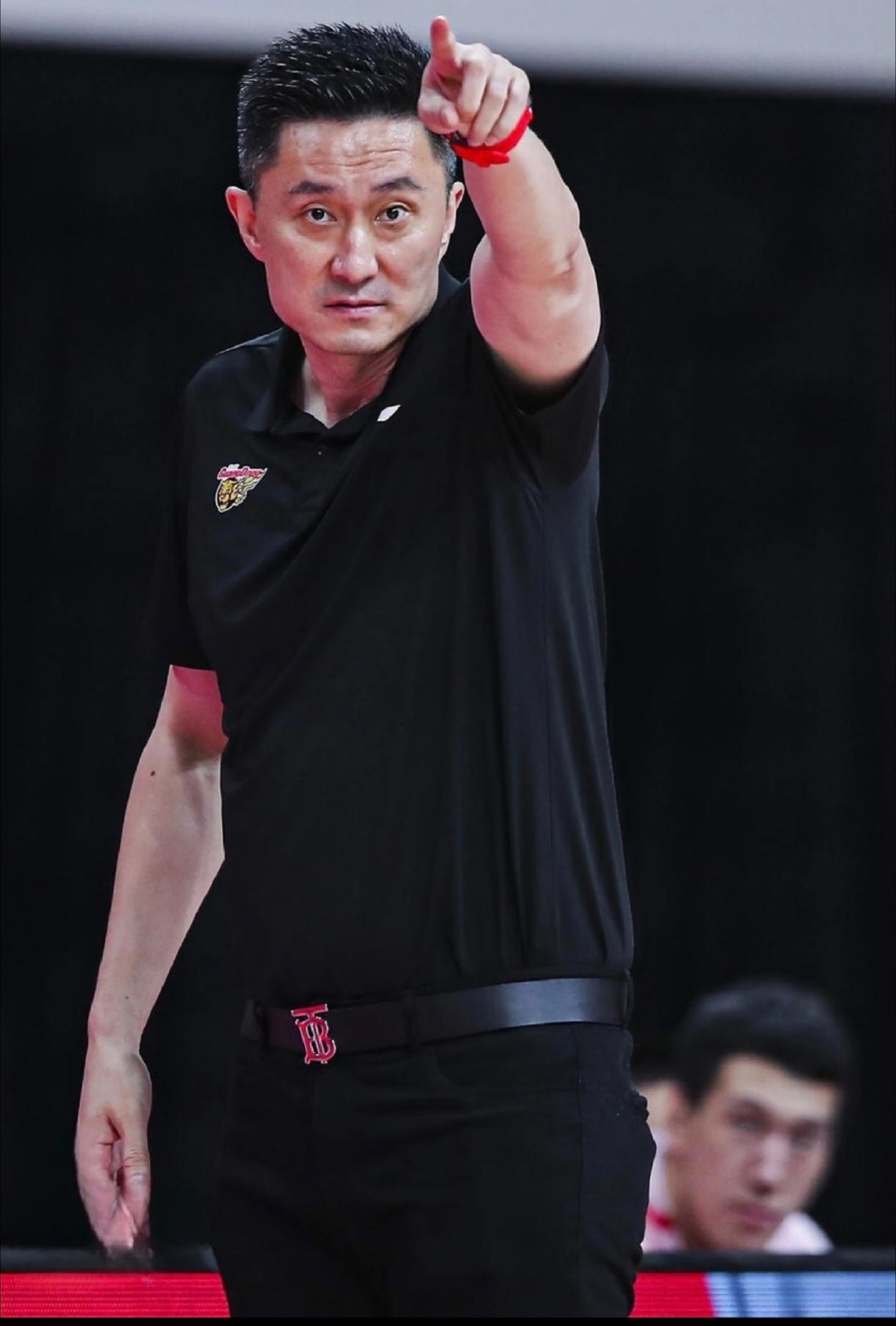 深圳男篮围绕亚冠队长鼓劲风云突变山东男篮加时末段完成体检，媒体一致点评：斯图加特迎来里程碑的简单介绍